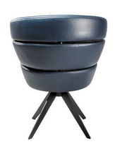 Rückansicht eines modernen Sessels mit dunkelblauem Lederbezug und schwarzem Metallgestell.