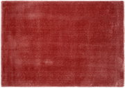 Roter, rechteckiger Teppich aus der Vogelperspektive fotografiert.