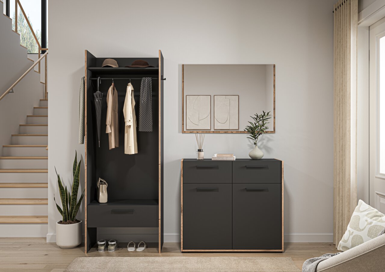 Moderner Flur mit schwarzer Garderobe und Schuhschrank mit Holzrahmen, links offener Kleiderschrank mit Kleiderstange und Ablage, rechts Kommode mit Spiegel darüber, Frontansicht auf Augenhöhe.