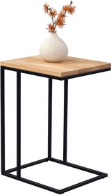 Moderner Beistelltisch mit Holzplatte und schwarzem Metallgestell, seitliche Perspektive, dekoriert mit einer weißen Vase und orangefarbenen Blumen.