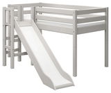 Halbhohes Bett mit Rutsche, seitliche Perspektive