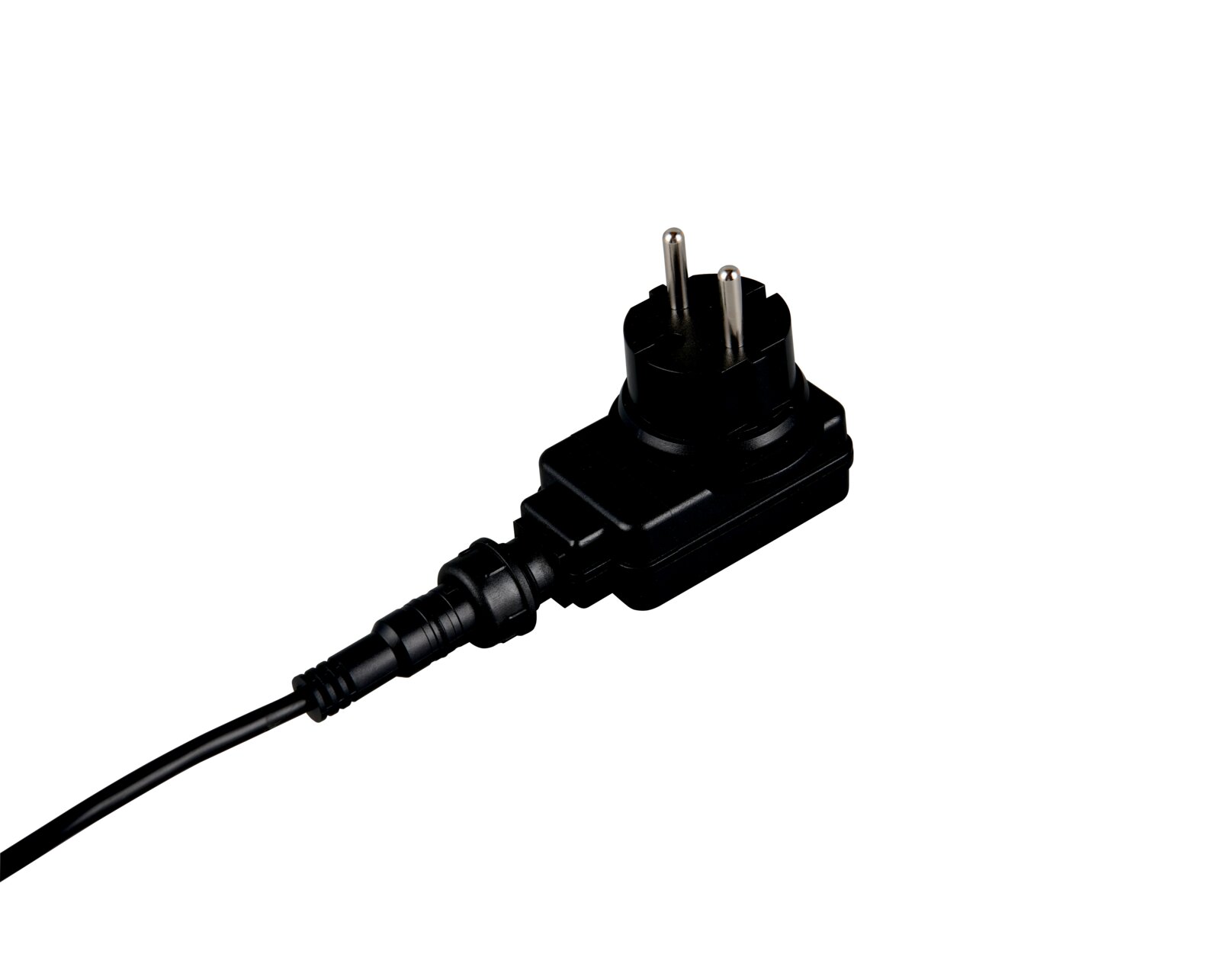 Nahaufnahme eines schwarzen Steckernetzteils mit Kabel, seitliche Perspektive