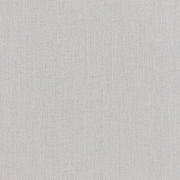 Nahaufnahme eines weißen Stoffes mit feiner Webstruktur, perspektivisch von oben betrachtet.