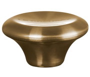 Goldener Deckelknopf mit eingraviertem Schriftzug, seitliche Perspektive