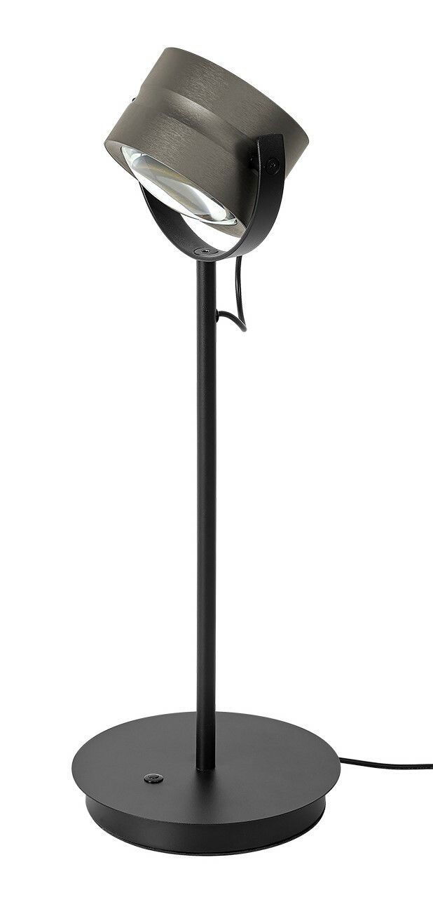 Moderne LED-Tischleuchte in seitlicher Perspektive mit schwarzem Standfuß und schwenkbarem Lampenschirm.