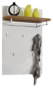 Garderobenpaneel mit Holzablage, Kleiderstange und Haken, dekoriert mit grünen Figuren und einem Schal, seitliche Perspektive