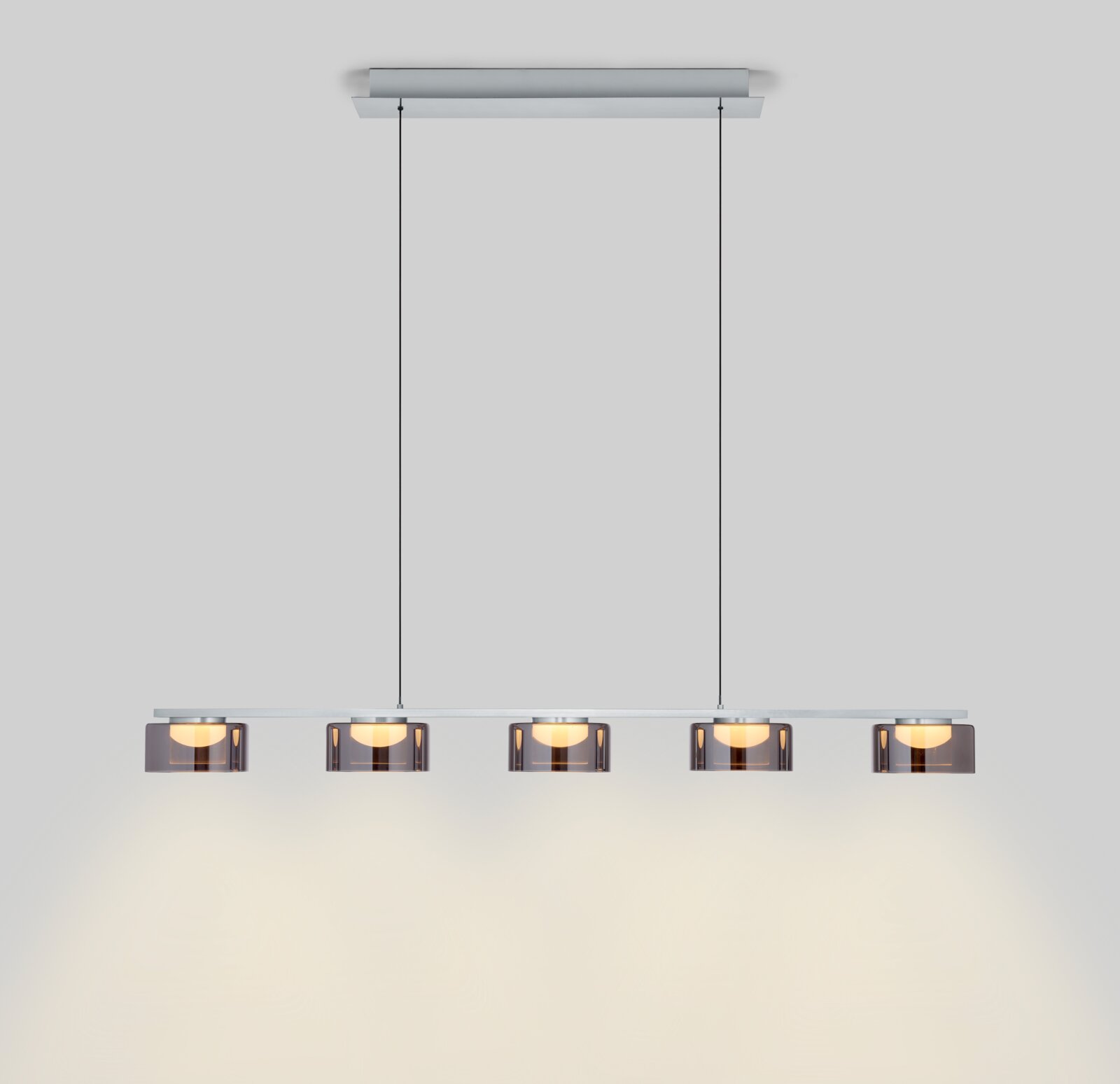 Hell LED-hanglamp DUNE Moderne LED-hanglamp met vijf lampen op een rij, gezien vanaf de voorkant.