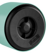 Bodenansicht einer grünen Emsa Isolierkanne der Serie SAMBA mit schwarzem Boden und Prägung 'Made in Germany'.