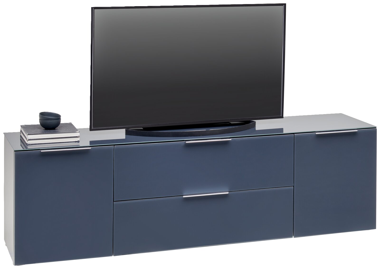 Modernes TV-Lowboard in dunklem Blau mit zwei Schubladen und zwei Türen, darauf ein Fernseher und Bücher, seitliche Perspektive