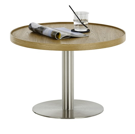 Runder Couchtisch mit Holzplatte und Metallfuß, seitliche Perspektive