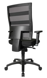 Rückansicht eines schwarzen Drehstuhls mit Netzrückenlehne und verstellbaren Armlehnen.