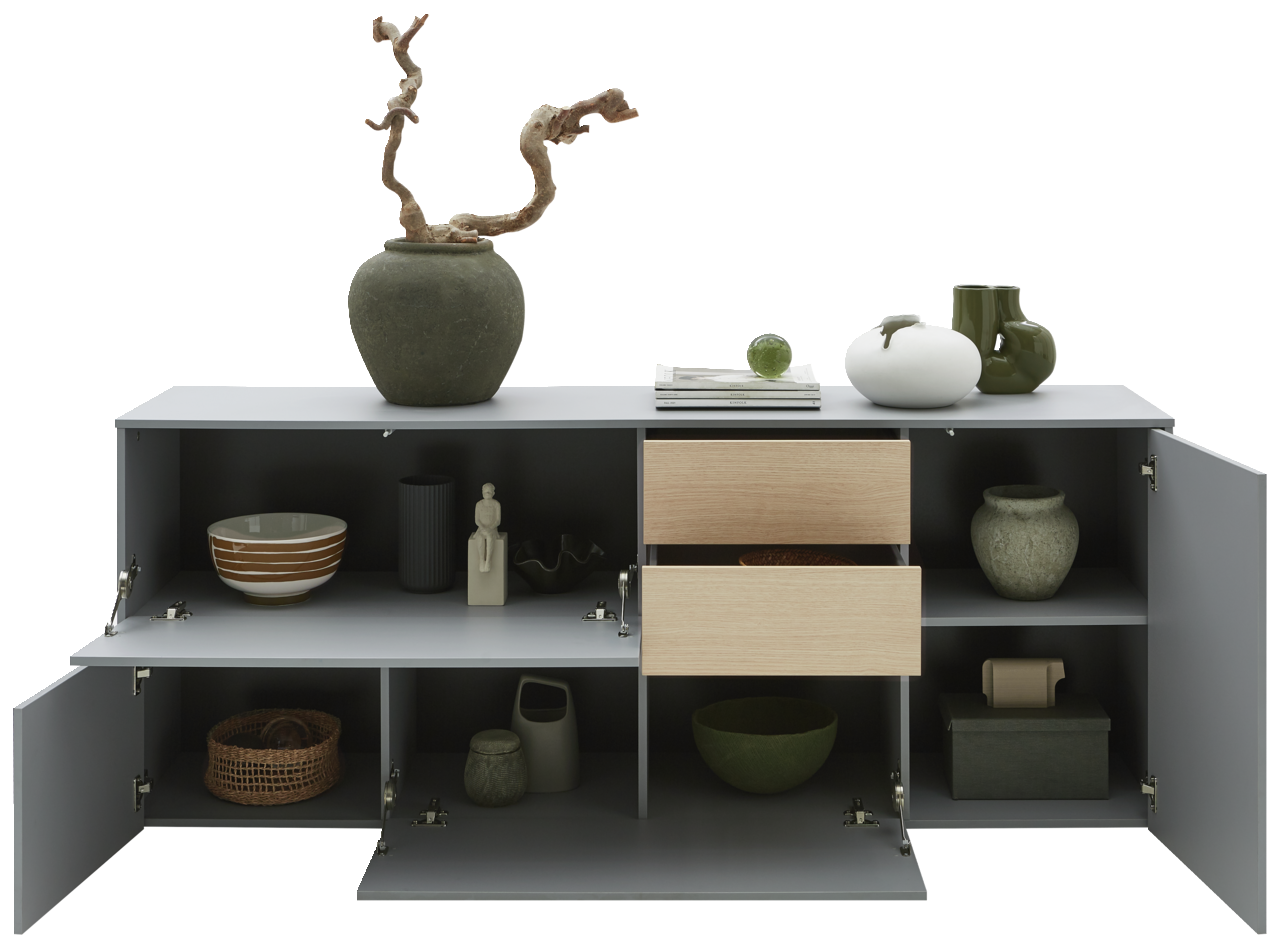 Frontale Ansicht eines modernen Sideboards mit offenen Schubladen und Türen, dekoriert mit Vasen und Keramikobjekten.