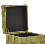 Grüner Hocker mit Stauraum, geöffneter Deckel, seitliche Perspektive