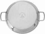 Top-Ansicht einer runden Edelstahlpfanne mit zwei Griffen, geeignet für alle Herdarten.