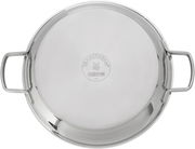 Top-Ansicht einer runden Edelstahlpfanne mit zwei Griffen, geeignet für alle Herdarten.