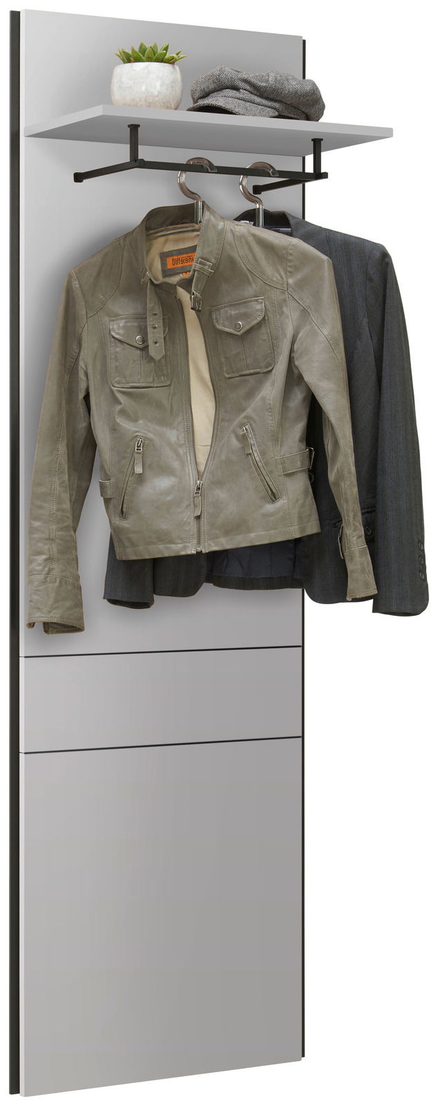 Modernes Wandpaneel mit Kleiderhaken, Ablage und Dekoration, frontal betrachtet.