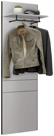 Modernes Wandpaneel mit Kleiderhaken, Ablage und Dekoration, frontal betrachtet.