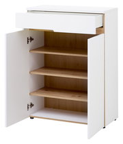 Moderner weißer Schuhschrank mit offener Schublade und Türen, zeigt Innenregale aus Holz, Perspektive von vorne.