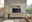 Modernes TV-Lowboard in einem stilvollen Wohnzimmer, frontal betrachtet, mit integriertem Holzdekor und LED-Beleuchtung.