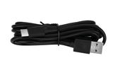 Nahaufnahme eines schwarzen USB-Kabels mit USB-A- und USB-C-Anschlüssen, aufgerollt und mit Kabelbinder fixiert.