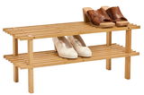 Schuhregal aus Holz mit zwei Ablagen, seitliche Perspektive, mit Schuhen darauf