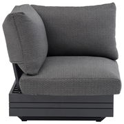 Graues Lounge Eckelement mit gepolsterten Kissen, seitliche Perspektive