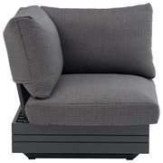 Graues Lounge Eckelement mit gepolsterten Kissen, seitliche Perspektive