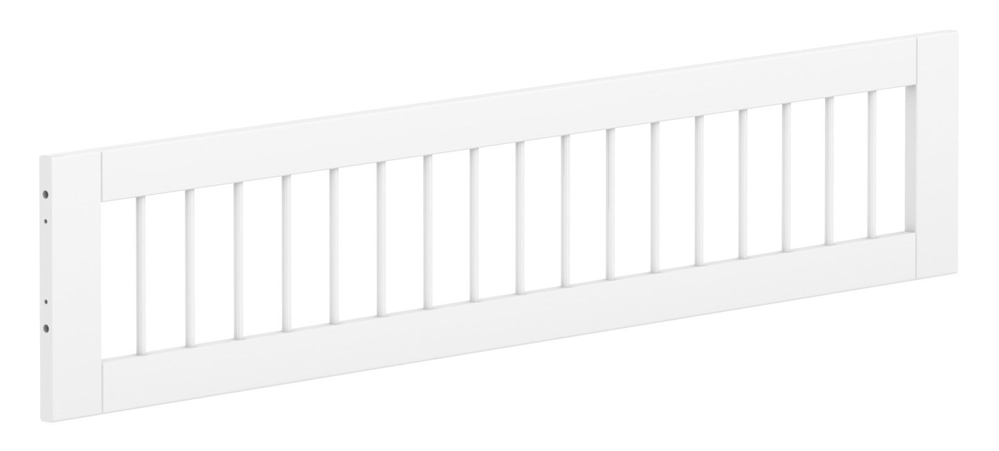 Weiße Absturzsicherung aus Holz mit vertikalen Streben, seitliche Perspektive