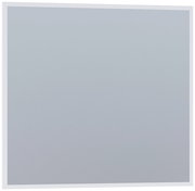 Quadratischer Spiegel mit weißem Rahmen, frontal aus der Vorderansicht vor hellem Hintergrund