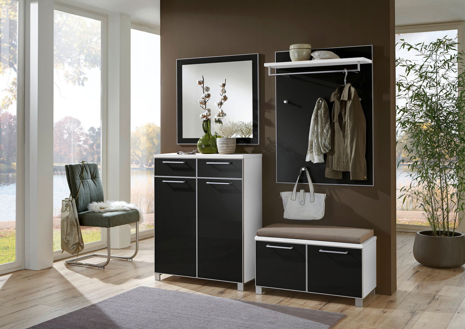 VOSS Garderoben-Set 5-tlg. SANTINA Garderoben-Set in modernem Design mit schwarzem Hochglanz-Finish, bestehend aus einem Spiegel, einer Kommode, einer Sitzbank und einer Wandgarderobe mit Haken und Ablage. Perspektive: Frontalansicht.