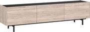 Modernes TV-Lowboard aus hellem Holz mit drei Türen, schwarzer Oberseite und Metallbeinen, seitliche Perspektive