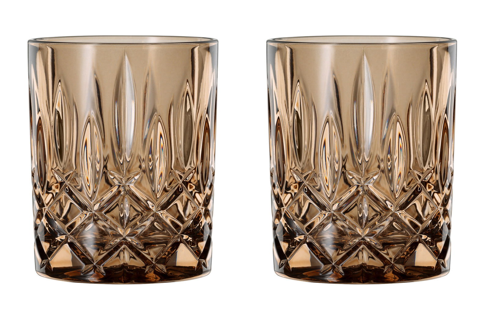 Zwei Whiskybecher im Set, aus Kristallglas mit einem eleganten, rauchigen Tabakton, frontal abgebildet.