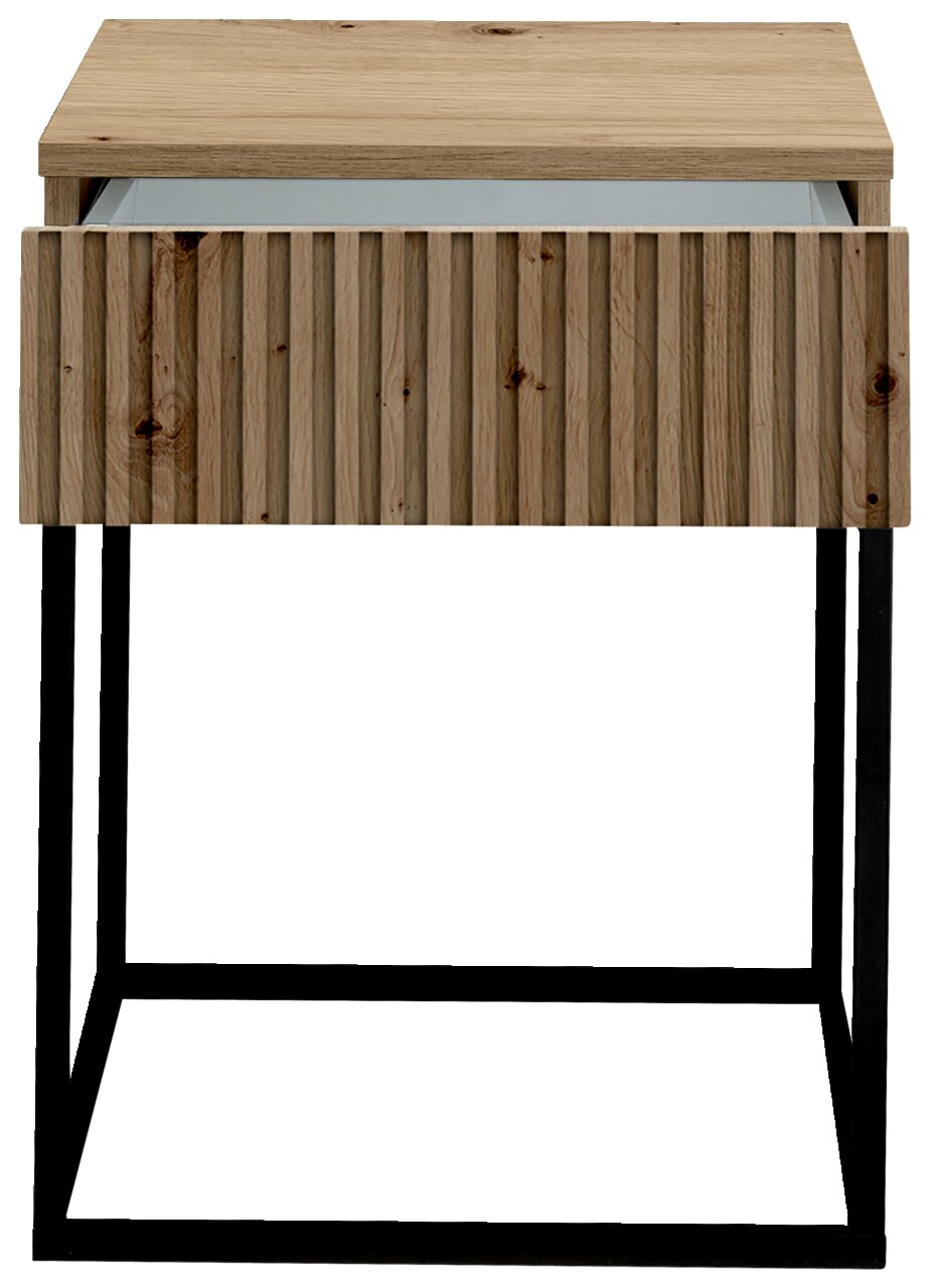 Nachtkommode aus Holz mit geriffelter Front und schwarzem Metallgestell, Frontalansicht