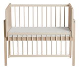 Anstellbett aus Holz mit Gitterstäben, frontal betrachtet