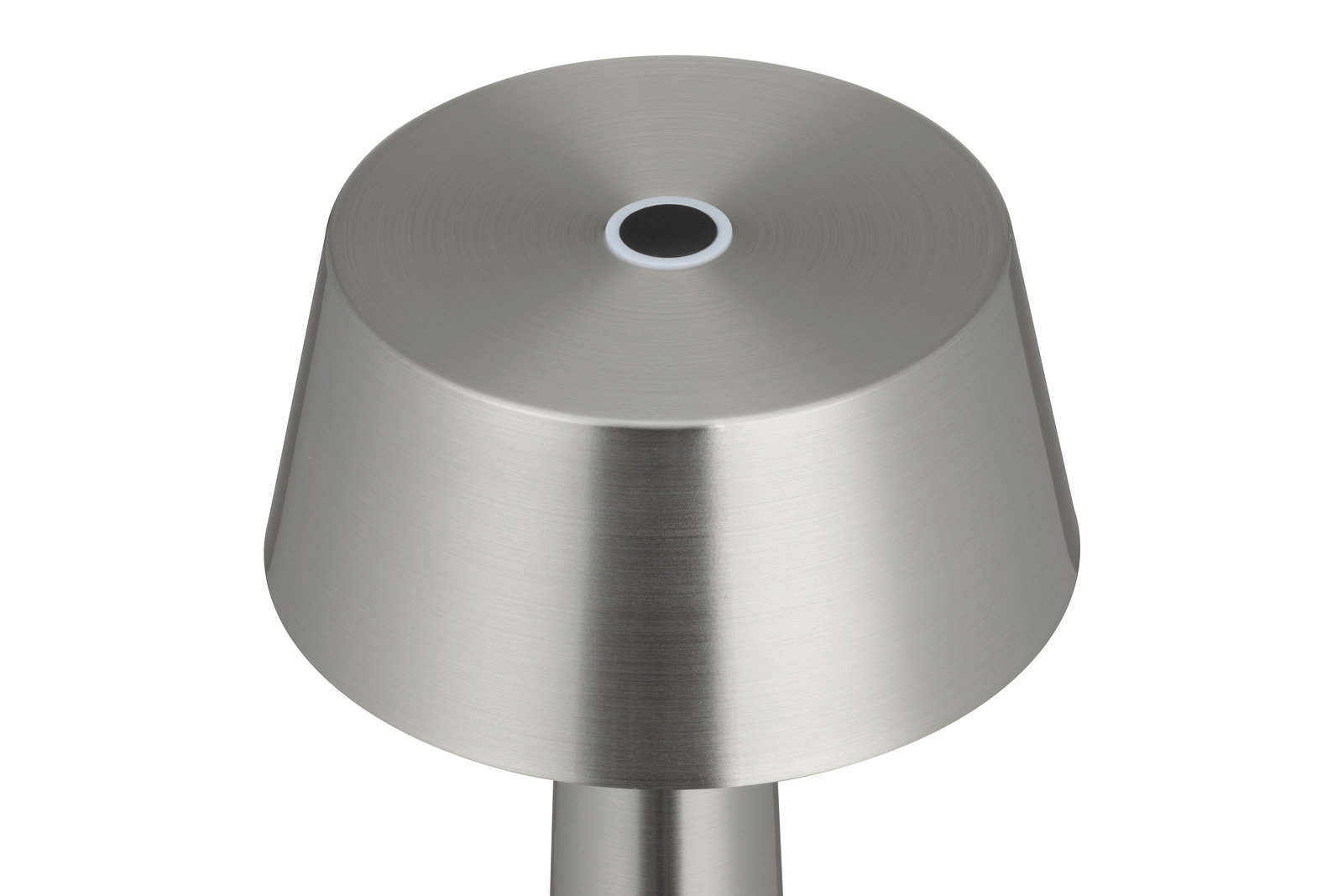 Nahaufnahme einer modernen Akku-Tischleuchte aus gebürstetem Metall, von oben betrachtet.