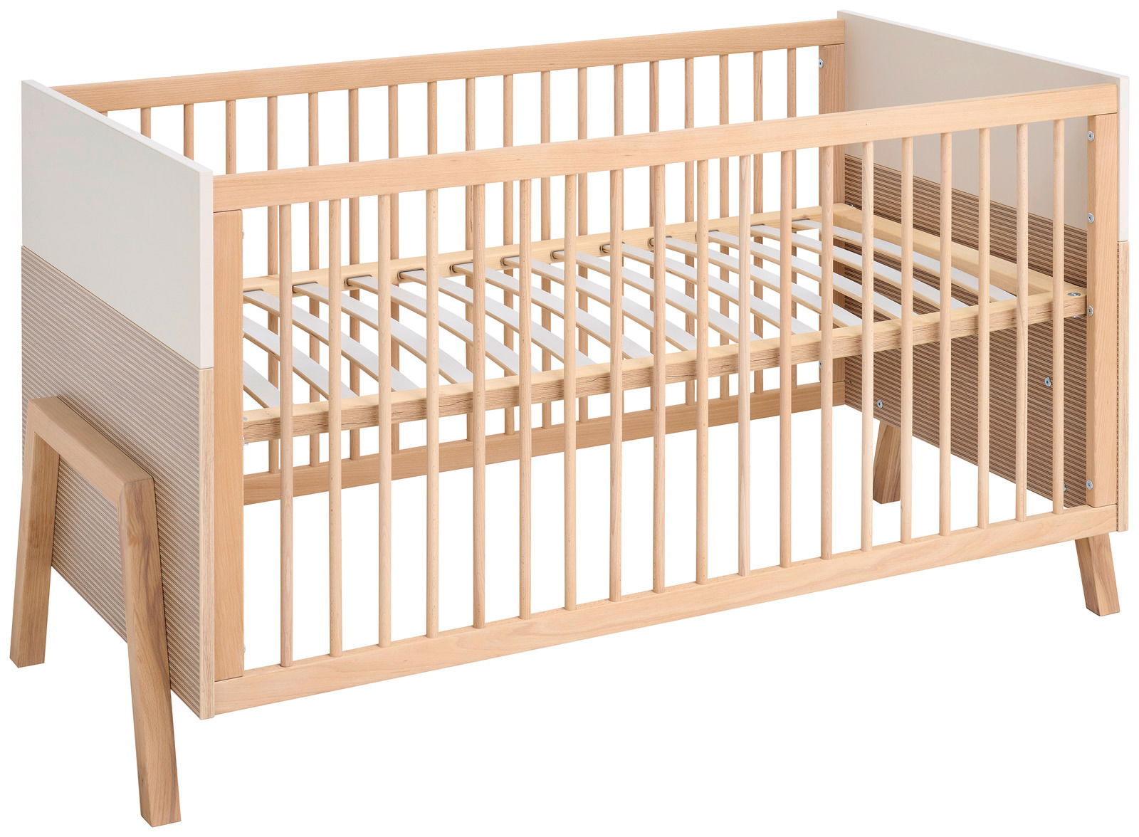 JIMMYLEE Babybett DIANA Holz-Babybett in seitlicher Perspektive mit Gitterstäben und weißen Endplatten