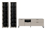 Modernes Möbel-Set in Beige und Schwarz: zwei hohe offene Regale mit mehreren Fächern und ein niedriges Sideboard mit Türen, Schubladen und offenem Fach auf schwarzen Metallfüßen, frontal aus leichter Schrägansicht vor weißem Hintergrund