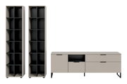 Modernes Möbel-Set in Beige und Schwarz: zwei hohe offene Regale mit mehreren Fächern und ein niedriges Sideboard mit Türen, Schubladen und offenem Fach auf schwarzen Metallfüßen, frontal aus leichter Schrägansicht vor weißem Hintergrund