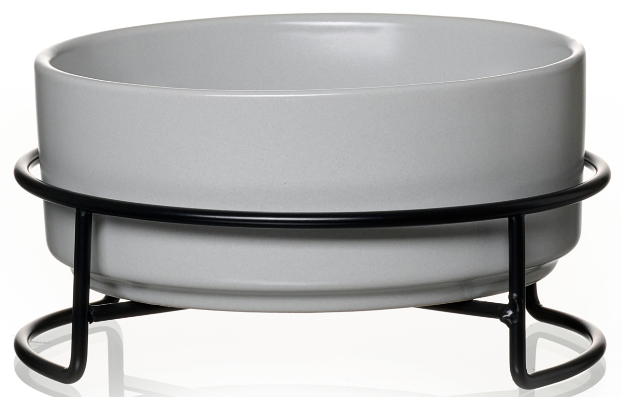 Grauer Napf in einem schwarzen Metallständer, seitliche Perspektive