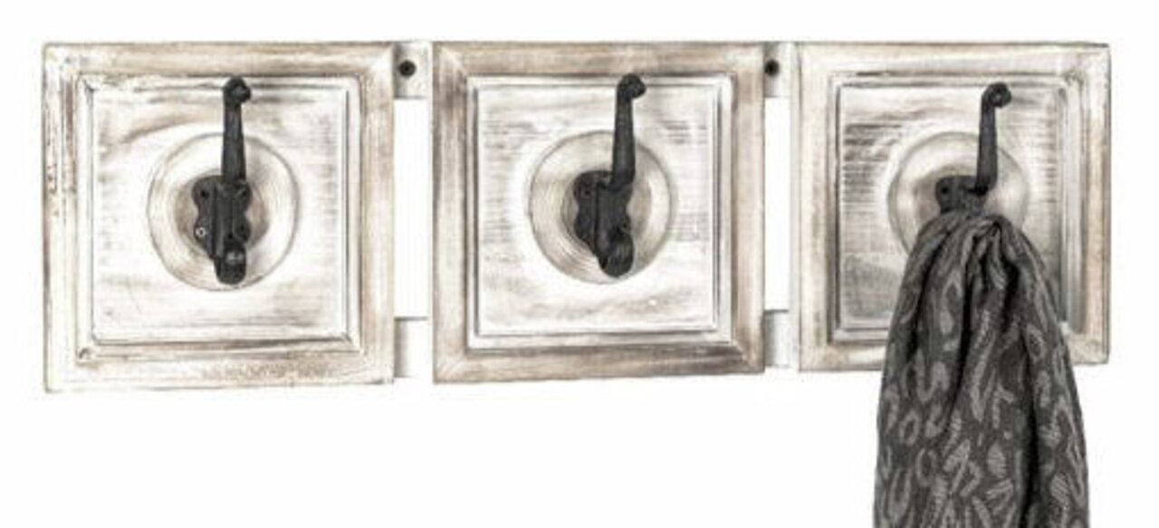 Dreiteilige Garderobenleiste aus Holz mit antikem Finish und schwarzen Haken, frontal abgebildet.