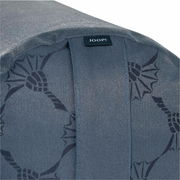 Graue Yogarolle mit floralem Muster und JOOP! Logo, Nahaufnahme der Seite