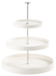 Dreistöckige Etagere aus weißem Porzellan mit Metallstange, seitliche Perspektive