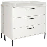 Weißes Unterstellregal mit drei Schubladen und schwarzen Griffen, seitliche Regalfächer, Perspektive von vorne links