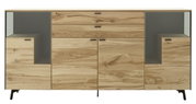 Frontale Ansicht eines modernen Sideboards aus hellem Holz mit zwei Glaseinsätzen und mehreren Schubladen.