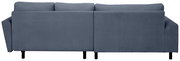 Blaues Stoffsofa mit gepolsterter Rückenlehne und Armlehnen, Rückansicht auf weißem Hintergrund.
