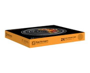 Nachtmann Ethno Geschenkbox mit 2 Kristallglas-Tellern (28 cm/11 Zoll), schwarz-orange Verpackung mit Tellerabbildung, in schräger Perspektive von vorne links