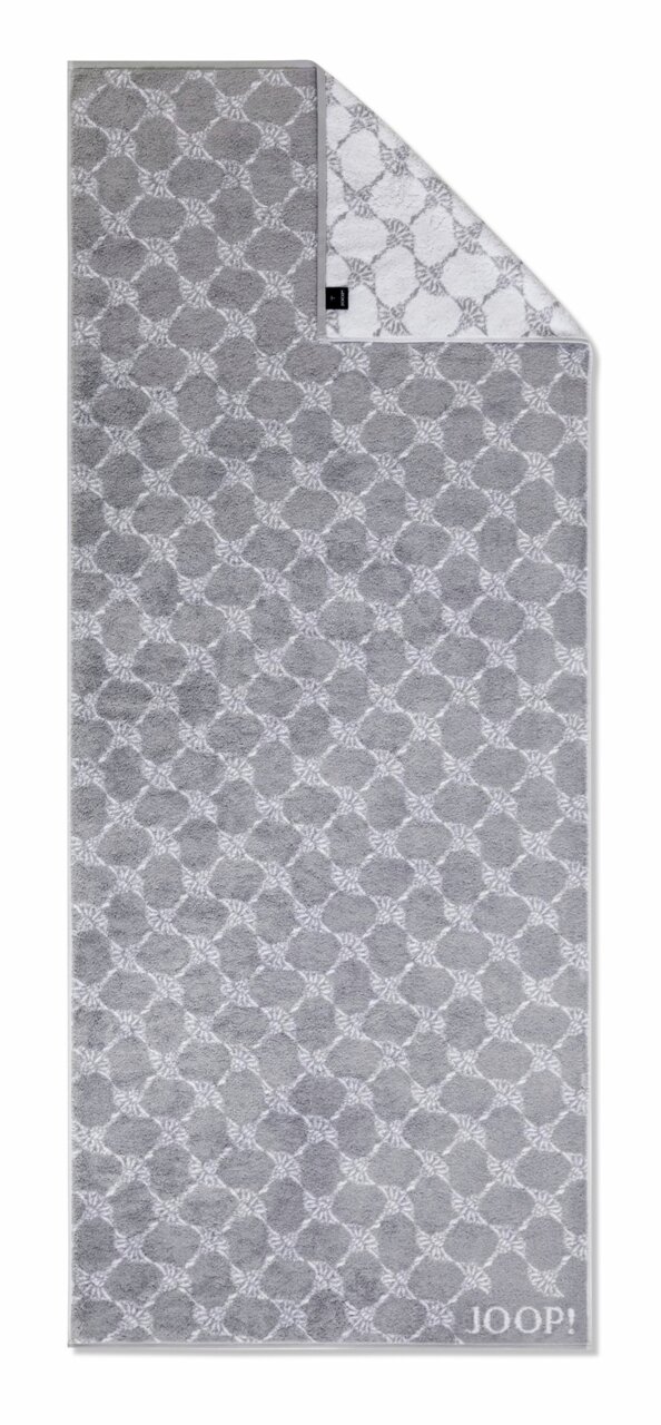 JOOP! Saunatuch 80x200 CORNFLOWER CLASSIC Graues Saunatuch mit geometrischem Muster und JOOP!-Logo, von oben fotografiert.
