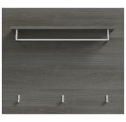 Garderobenpaneel in dunkler Holzoptik mit drei Haken und einem Regalbrett, Frontalansicht