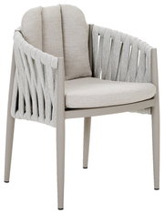 Moderner Gartensessel mit geflochtenem Design, seitliche Perspektive