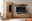 Wandkombination aus Holz mit TV-Schrank, Regal und Vitrine, frontal betrachtet.